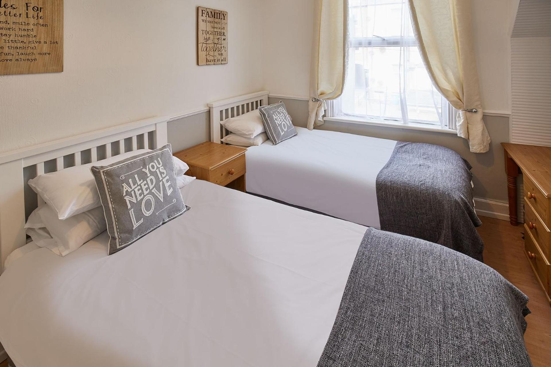 Glencoe Holiday Apartments Вітбі Екстер'єр фото